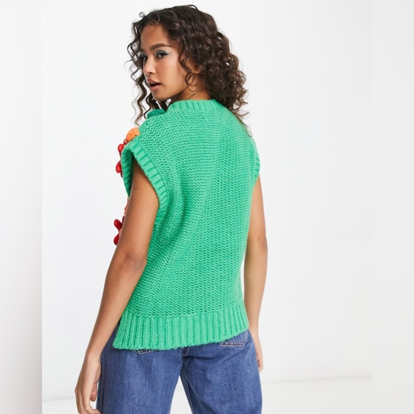 Urban Revivo knitted vest with swirl and pom poms detailing in green! Never worn - Picture 3 of 3